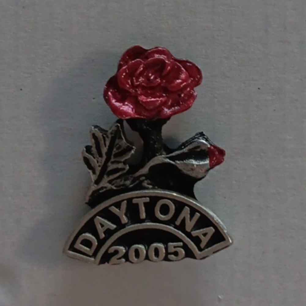 DAYTONA 2005 ROSE HAT LAPEL PIN